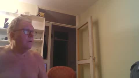 Snapshot of berra3232 chatting on January 6, 3:29 pm berra online show from January 6, 3:29 pm