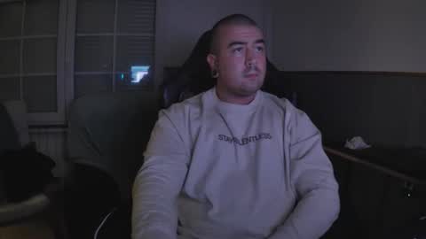 berto3389 online show from December 18, 1:45 am