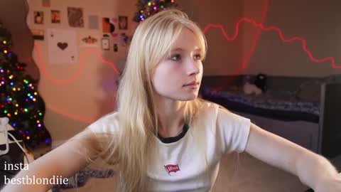 Chloe Next stream on Friday online show from December 20, 6:13 pm