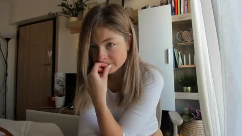 Vicky   online show from December 2, 7:51 am