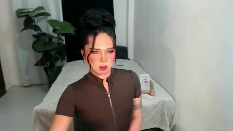 bestgirljulia online show from February 21, 8:06 am