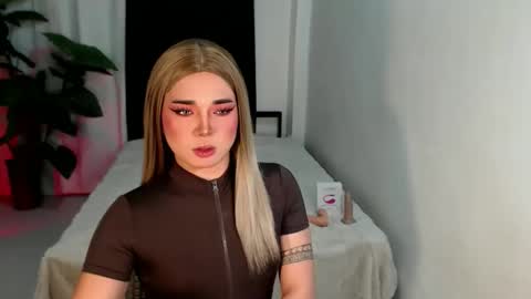 bestgirljulia online show from February 26, 8:29 am