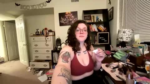 Snapshot of bettycake666 chatting on February 10, 3:46 am Betty Cake online show from February 10, 3:46 am