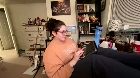 Snapshot of bettycake666 chatting on December 12, 10:13 am Betty Cake online show from December 12, 10:13 am