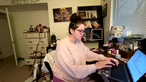 Snapshot of bettycake666 chatting on December 16, 12:16 pm Betty Cake online show from December 16, 12:16 pm