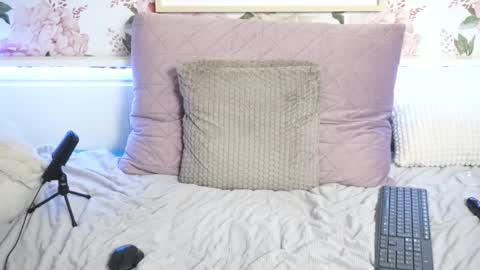 Bettyhot4u online show from February 26, 9:45 am