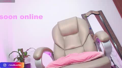 Nicolle Aviles online show from October 1, 8:08 pm