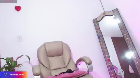 Snapshot of beuty_goddes777 chatting on September 15, 7:21 am Nicolle Aviles online show from September 15, 7:21 am