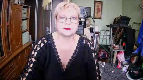 BeverlyQCynia online show from October 9, 10:21 am