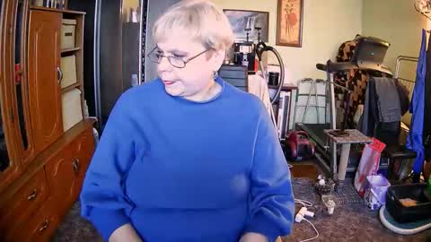 BeverlyQCynia online show from November 2, 1:00 pm