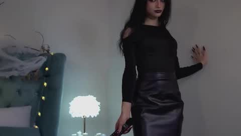 Snapshot of beverlyyork chatting on November 1, 8:35 am Beverly online show from November 1, 8:35 am