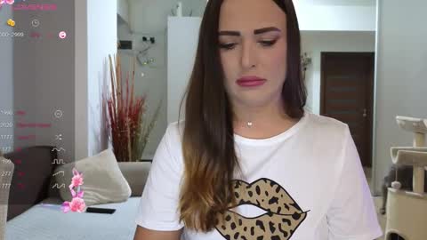   BeyonceDoll       Twitter DollBeyonce    online show from December 13, 8:37 pm