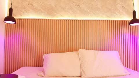 Tell me Sophia  online show from October 8, 8:15 pm