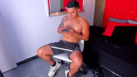 Tylerr online show from October 20, 8:25 pm