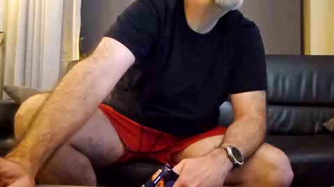 Snapshot of bigbibear88 chatting on February 16, 9:59 pm bigbibear88 online show from February 16, 9:59 pm