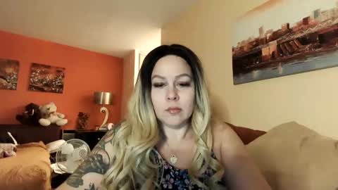 Snapshot of bigbreastsabrina chatting on January 16, 11:06 pm BIG BREAST SABRINA online show from January 16, 11:06 pm