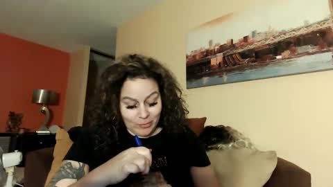 Snapshot of bigbreastsabrina chatting on February 22, 4:18 am BIG BREAST SABRINA online show from February 22, 4:18 am