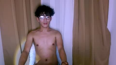 bigdickasian_gay online show from October 13, 5:42 am