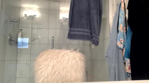 Snapshot of bigdickdave3332 chatting on October 23, 1:45 pm bigdickdave3332 online show from October 23, 1:45 pm