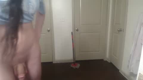 Snapshot of bigdicktrannynicole chatting on February 18, 8:05 am bigdicktrannynicole online show from February 18, 8:05 am