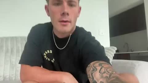 BIGJONNNNN online show from June 8, 9:59 pm