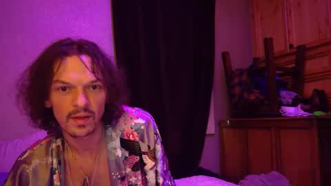 Snapshot of bigkitties69 chatting on December 13, 5:32 pm Bigkitties online show from December 13, 5:32 pm