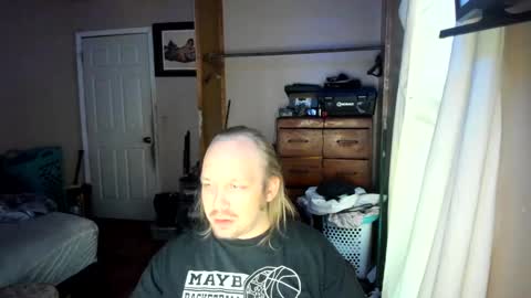 Snapshot of bigmike20129020 chatting on February 17, 12:10 am bigmike20129020 online show from February 17, 12:10 am