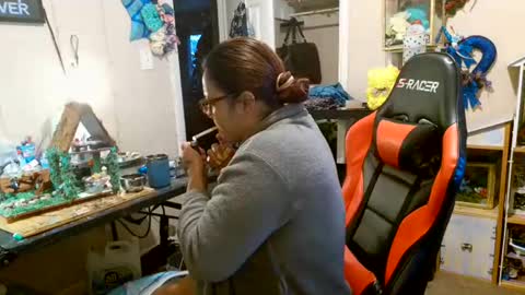 the Mini mami online show from December 2, 12:14 pm