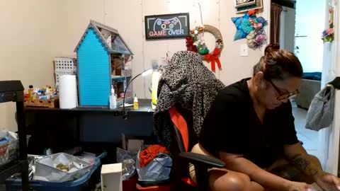 the Mini mami online show from September 29, 2:16 pm