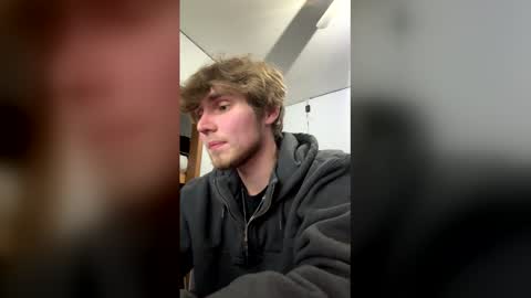 bigskinnyboyshh online show from December 18, 11:44 pm