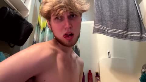 Snapshot of bigskinnyboyshh chatting on February 11, 4:33 am bigskinnyboyshh online show from February 11, 4:33 am