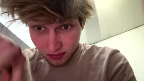 Snapshot of bigskinnyboyshh chatting on January 14, 2:40 am bigskinnyboyshh online show from January 14, 2:40 am