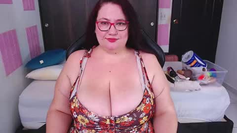 Snapshot of bigsquirt_6 chatting on January 30, 5:39 pm laura online show from January 30, 5:39 pm