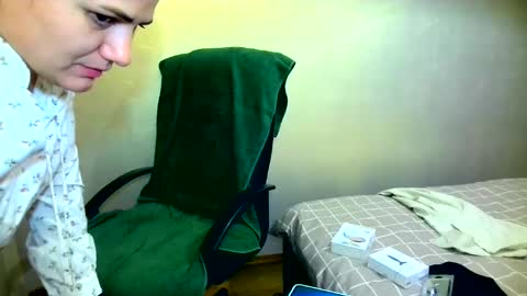 Snapshot of bililay chatting on October 24, 9:59 pm DOM NIKA online show from October 24, 9:59 pm