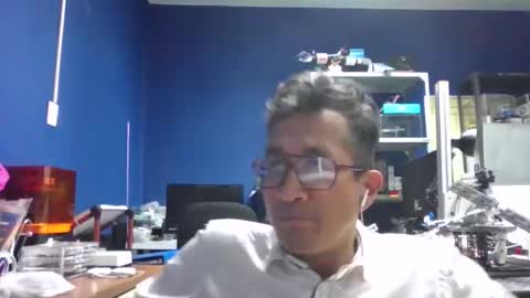 Manu O online show from May 11, 10:40 pm