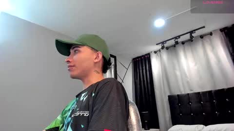 Snapshot of bitch_capelli chatting on March 1, 9:48 pm .. .. online show from March 1, 9:48 pm