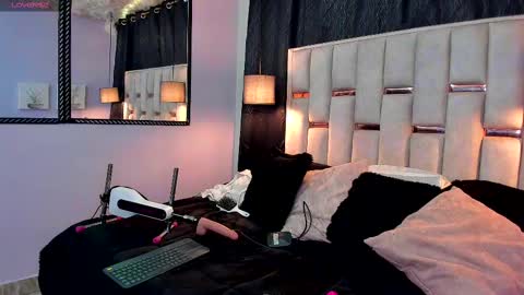 Snapshot of bitch_capelli chatting on February 11, 3:08 am .. .. online show from February 11, 3:08 am