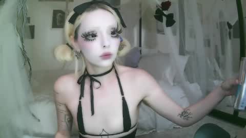 vampire fang  online show from April 3, 7:21 pm