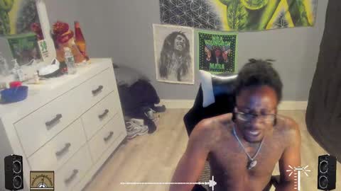 Plant Base Streamers From Pennsylvania online show from October 12, 12:47 am