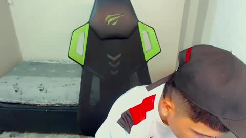 Black diamondd  online show from April 18, 10:32 pm