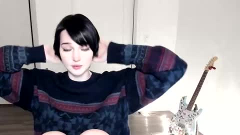 Ella online show from November 12, 1:02 pm