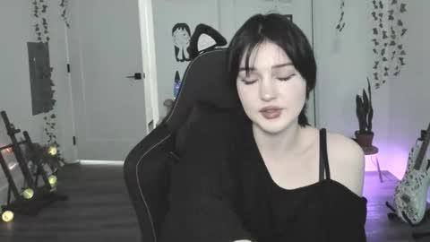 Ella online show from January 9, 6:13 pm