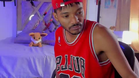 Snapshot of blackmaster_4u chatting on December 16, 12:27 pm Angel James online show from December 16, 12:27 pm
