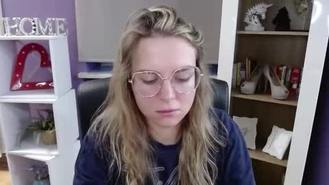 Z O E Y online show from November 7, 5:54 am