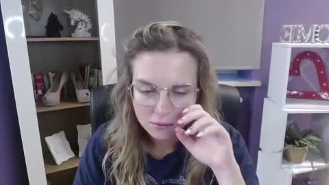 Snapshot of blackrosezoey chatting on September 16, 4:37 am Z O E Y online show from September 16, 4:37 am