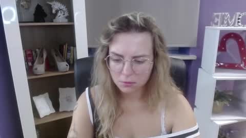 Snapshot of blackrosezoey chatting on September 11, 4:25 am Z O E Y online show from September 11, 4:25 am
