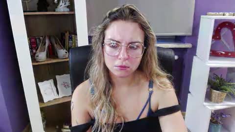 Z O E Y online show from October 8, 5:02 am