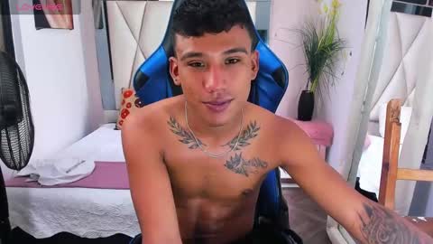 Snapshot of blacksex_boy chatting on February 26, 6:26 pm Marlon online show from February 26, 6:26 pm