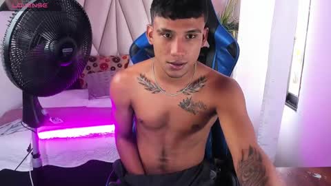 Snapshot of blacksex_boy chatting on March 6, 6:59 pm Marlon online show from March 6, 6:59 pm