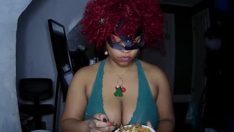 Snapshot of blacksirenqueen chatting on December 14, 4:12 am Queen Siren online show from December 14, 4:12 am